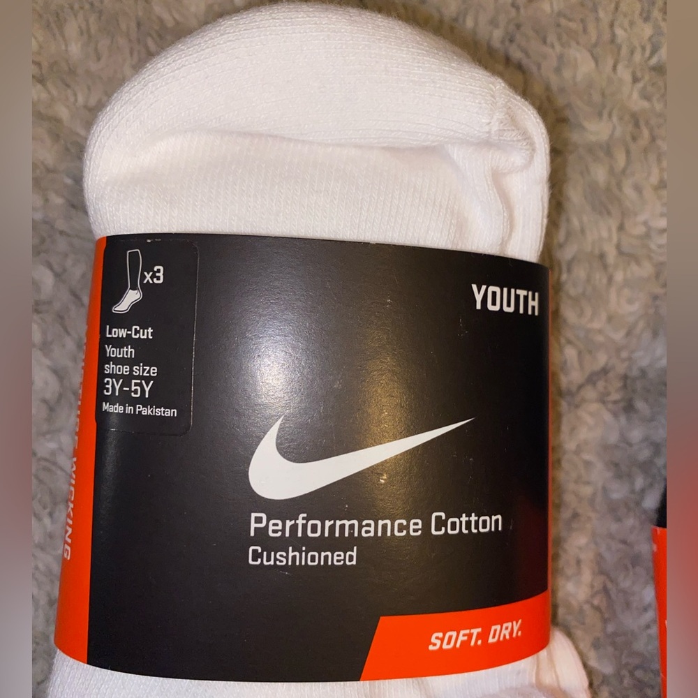 4 pair Youth Low Cut Nike Socks - Picture 2 of 5